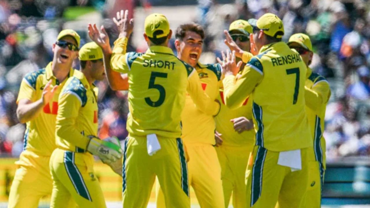 IND vs AUS : ऑस्ट्रेलिया संघात भारताविरुद्ध मोठे बदल! 9 खेळाडूंबद्दल घेतला हा निर्णय; ‘या’ घातक खेळाडूचे पुनरागमन   IND vs AUS: Big changes in Australia team against India! This decision was taken about 9 players; 'This' dangerous player returns