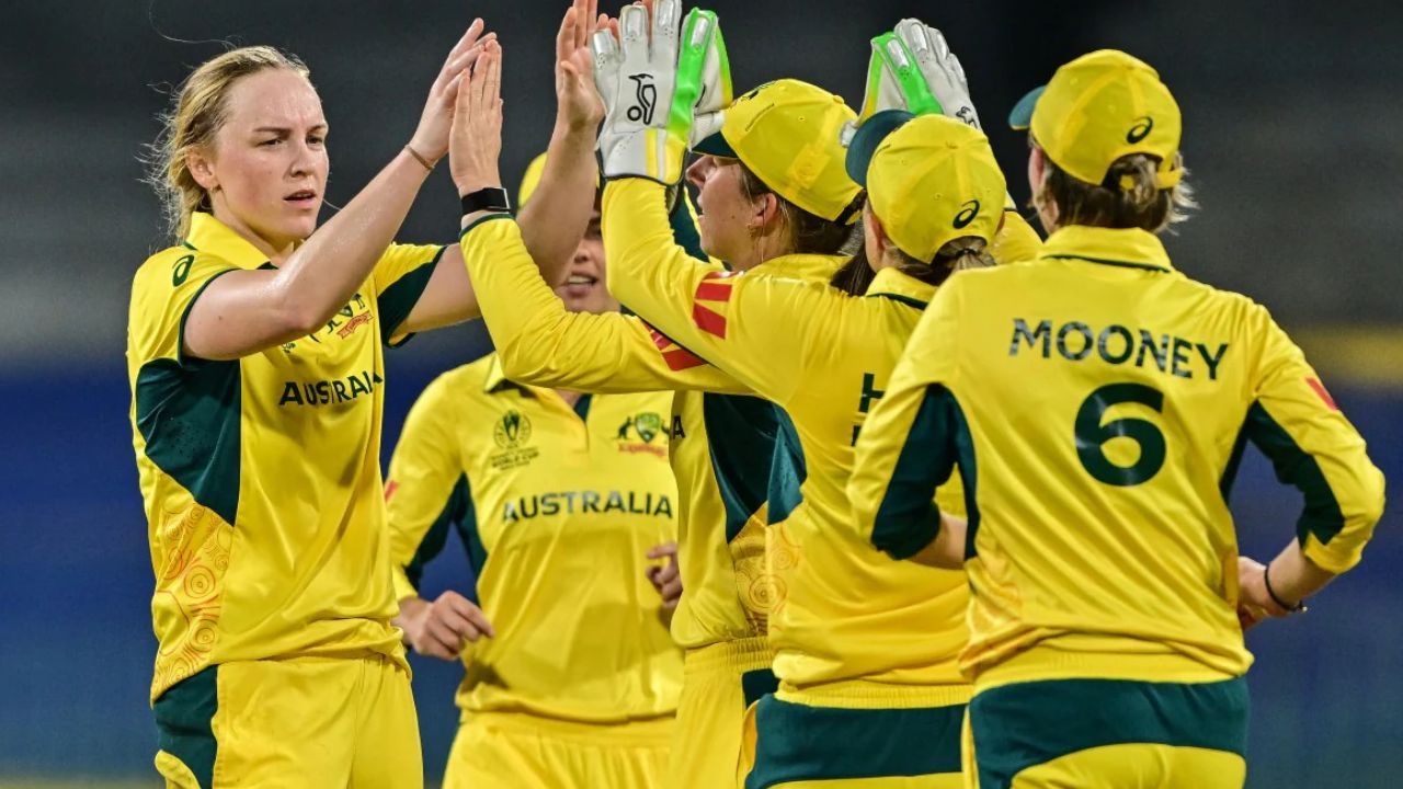 Aus W vs Sa W : अरे काय हे? भारताची लाज घालवली! इंदूरमध्ये ऑस्ट्रेलियन महिला क्रिकेटपटूंसोबत छेडछाड; आरोपी अटकेत  Aus W vs Sa W: What is this? India's shame! Australian women cricketers molested in Indore; Accused arrested