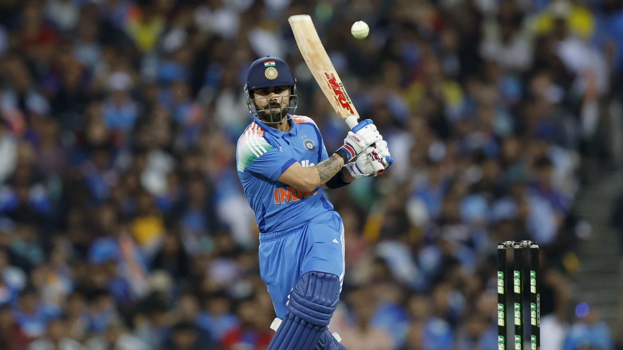 IND vs AUS : ऑस्ट्रेलियाविरुद्ध कोहलीचा ‘विराट’ कारनामा! सचिन-संगकारा जोडीचा विक्रम केला उद्ध्वस्त IND vs AUS: Kohli's 'Virat' feat against Australia! Destroys the record of Sachin-Sangakkara pair