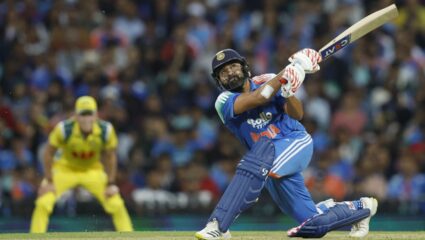 IND vs AUS: नाद करा ‘हिटमॅन’चा कुठं! Rohit Sharma ने सिडनीमध्ये उनिव्हर्स बॉस क्रिस गेलचा विक्रम मोडला