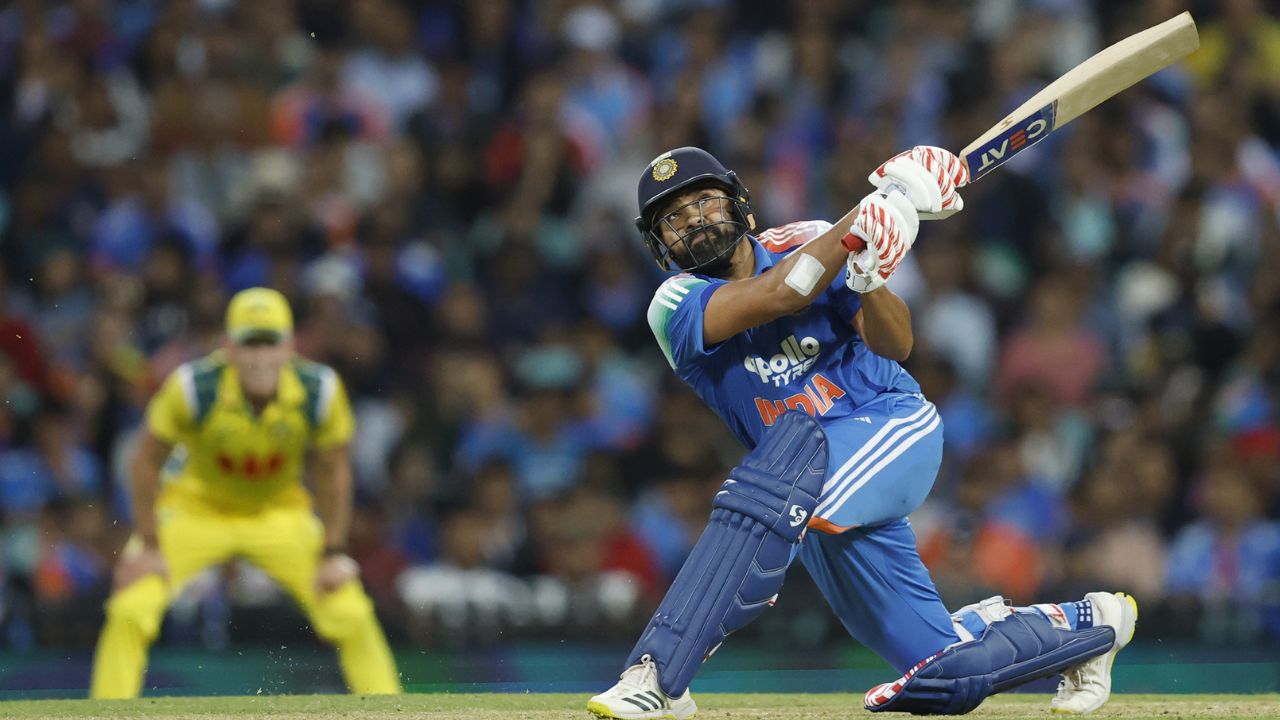 IND vs AUS: नाद करा ‘हिटमॅन’चा कुठं! Rohit Sharma ने सिडनीमध्ये उनिव्हर्स बॉस क्रिस गेलचा विक्रम मोडला IND vs AUS: Where is the 'Hitman'? Rohit Sharma breaks Universe boss Chris Gayle's record in Sydney
