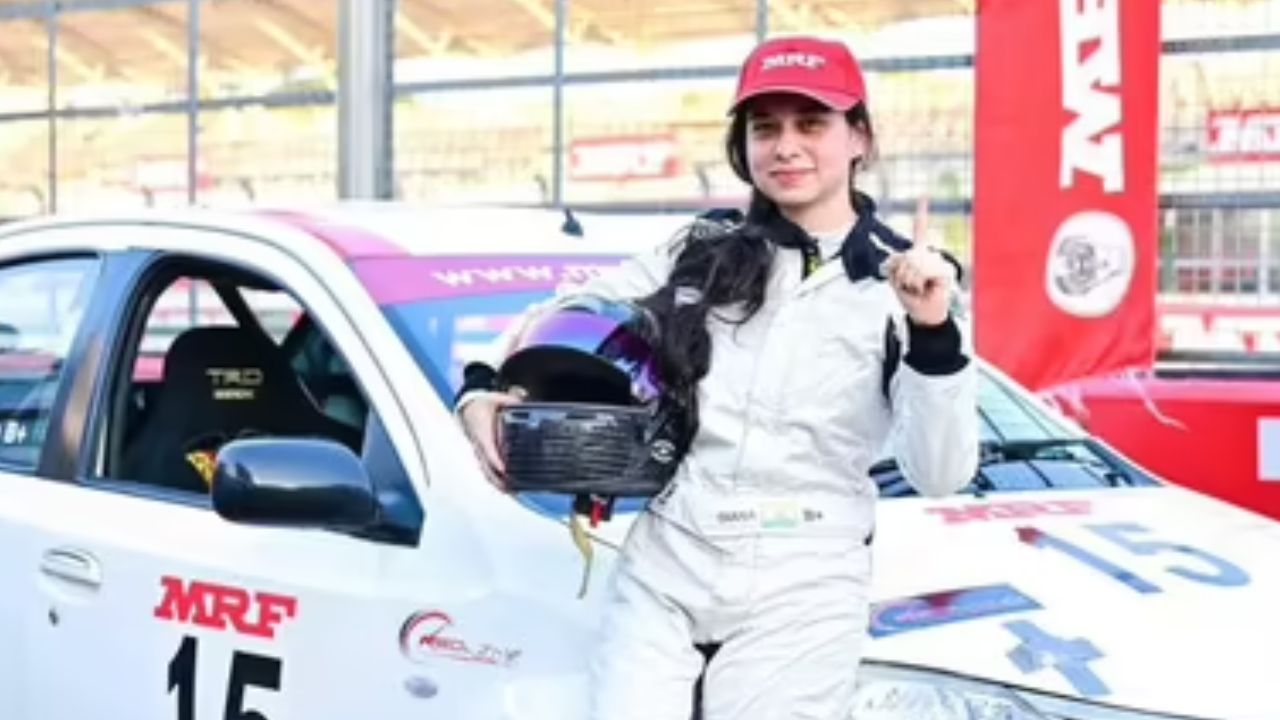 Diana Pundole : पुण्याच्या डिएना पुंदोलेचा जगात डंका! Ferrari 296 GTS मध्ये भाग घेऊन रचला इतिहास! ठरली पहिलीच…. 