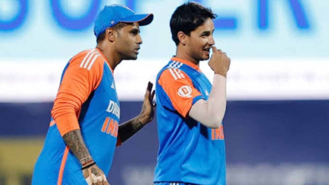 IND vs AUS 2nd T20 : ‘चांगली गोष्ट म्हणजे तो तो बदलत नाही…’, सूर्याने अभिषेकच्या यशामागील ‘गूढ’ उलगडले; वाचा सविस्तर 