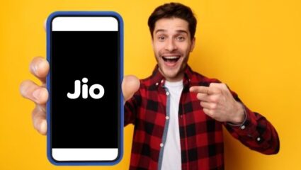 Jio Recharge Plan: जिओ घेऊन आलाय अनोखा फॅमिली प्लॅन, एकत्र चालणार 4 SIM; अनलिमिटेड कॉलिंग आणि 75GB डेटासह मिळणार बरेच फायदे