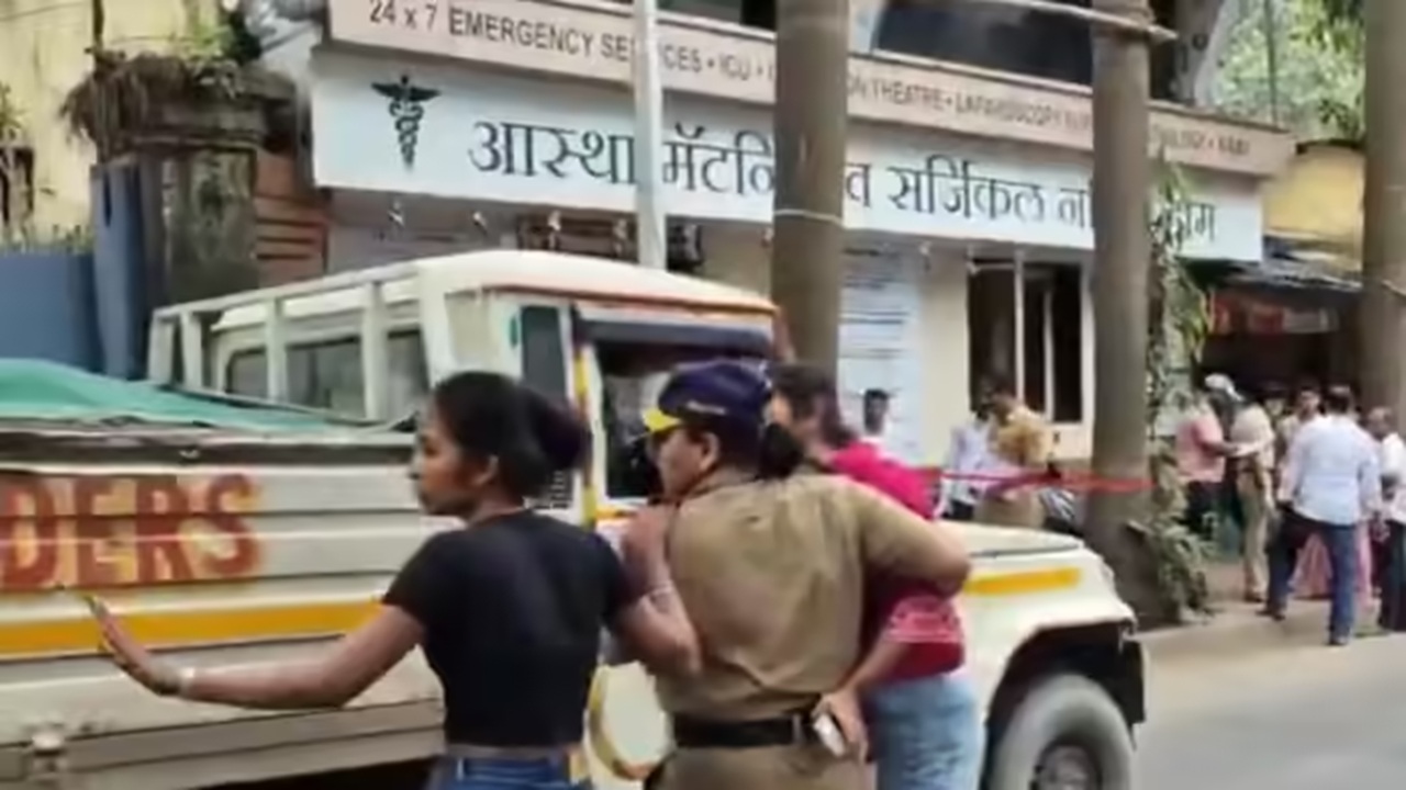 Breakup मुळे संतापलेल्या प्रियकराचा प्रेयसीवर चाकूने हल्ला, नंतर स्वतःचा गळा चिरला  Breakup मुळे संतापलेल्या प्रियकराचा प्रेयसीवर चाकूने हल्ला, नंतर स्वतःचा गळा चिरला (फोटो सौजन्य-X)