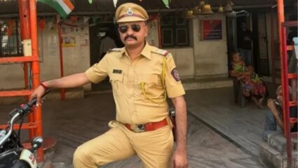 बडतर्फ पोलीस अधिकारी रणजीत कासलेच्या मुसक्या आवळल्या; अटक करताच ‘पुष्पा’ स्टाईल अ‍ॅक्शन