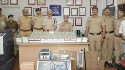 बनावट नोटा तयार करणाऱ्यांची टोळी अटकेत; पोलिस हवालदारच निघाला मास्टरमाईंड
