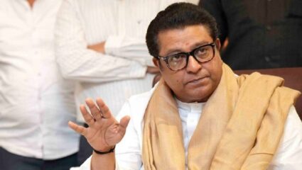 Raj Thackeray: “मुलीचं वय 124 आणि वडीलांचं वय 43…नक्की कोणी कोणाला? राज ठाकरेंनी दाखवला मतदार यादीचा घोळ
