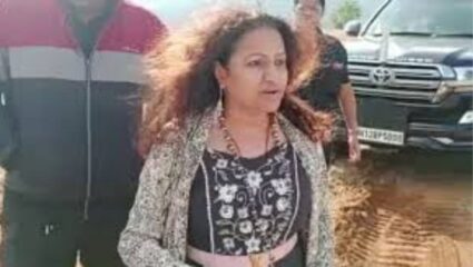Navi Mumbai: मनोरमा खेडकर पुन्हा चर्चेत! पोलिसांनी लावलेली नोटीस फाडली, अपहरणप्रकरणात अजूनही फरार