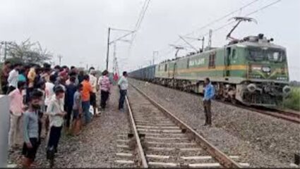 Jalgao Crime: जळगावात दुर्दैवी अपघात; रुळ ओलांडताना दोन तरुणांचा मृत्यू, नात्याने मामा–भाचे