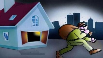 Navi Mumbai Crime : कोपरखैरणेत घरात घुसून पावणे बारा लाखांची चोरी; लक्ष्मी हार, ब्रेसलेट, नेकलेस अन् मंगळसूत्र चोरीला