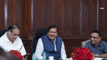 Mangal Prabhat Lodha: छट पूजेदरम्यान मेट्रो आणि बससेवा उशिरापर्यंत सुरू; मंत्री लोढांच्या प्रयत्नांना यश