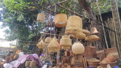 Pune Diwali 2025: पुण्याच्या बुरुड आळीतील महिलांचा बांबू कंदिल व्यवसाय; वाचा स्पेशल स्टोरी