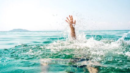 Sindhudurga Breaking: मोठी बातमी! शिरोडा-वेळागर समुद्रात 8 पर्यटक बुडाले, 3 जणांचा मृत्यू