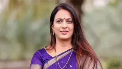 Rohini khadse: जावयानंतर नाथाभाऊंची लेक अडचणीत? ‘या’ प्रकरणात रोहिणी खडसेंची 2 तासांपासून…