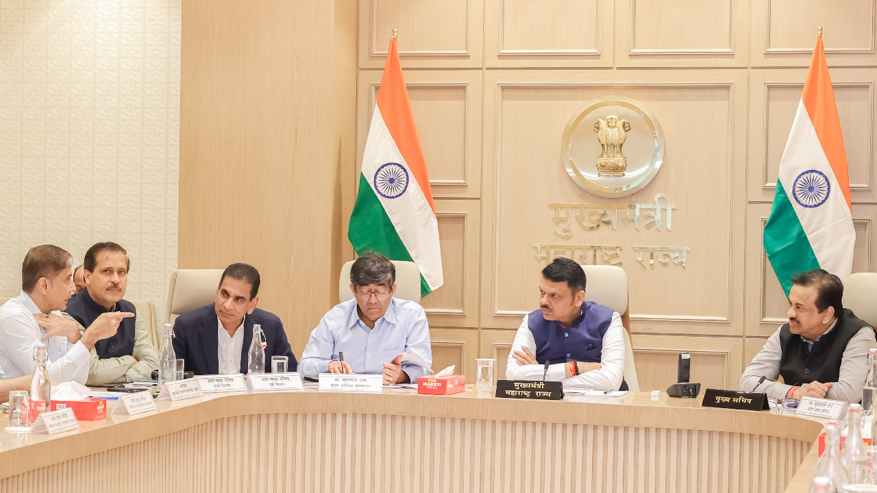 Devendra Fadnavis: “जिल्हा व्यवसाय सुधारणेसाठी जिल्हाधिकाऱ्यांना…”; काय म्हणाले मुख्यमंत्री फडणवीस?