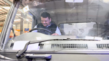 Devendra Fadnavis: “इलेक्ट्रिक ट्रक निर्मितीसाठी…”; CM देवेंद्र फडणवीसांचे प्रतिपादन