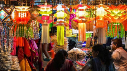 Diwali 2025: दिवाळीच्या उत्साहाने बाजारपेठा गजबजल्या; खरेदीसाठी नागरिकांची तोबा गर्दी
