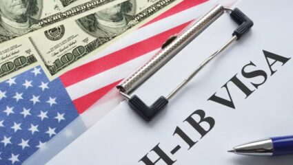 US H1-B Visa : ट्रम्पच्या एच-१बी व्हिसा शुल्काबाबत नवीन मार्गदर्शक तत्त्वे जारी; या अर्जदारांना मिळणार सूट, जाणून घ्या नवे अपडेट
