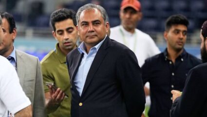 मोहसीन नक्वी यांचे ट्रॉफी हिसकावून घेणे हा पाकिस्तानचा दहशती खेळ; परत करणेच ठरेल बरे