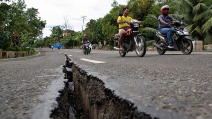 Philippines Earthquake : वादळातून सावरता सावरता बसला तीव्र भूंकपाचा धक्का; फिलिपिन्समध्ये प्रचंड विध्वंस अन् मृत्यूचा तांडव