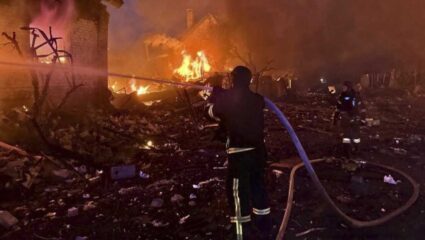 रशिया युक्रेन तणाव शिगेला! कीववर मॉस्कोचा बॅलेस्टिक मिसाइल्सचा मारा ; ४ ठार अन्…