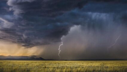 Kolhapur News: कोल्हापूरला अवकाळी पावसाने सहा तास झोडपले; नागरिकांची उडाली तारांबळ