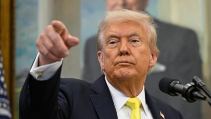 डोनाल्ड ट्रम्पने पुन्हा खुपसले नाक! भारत रशियाकडून डिसेंबरपर्यंत तेल खरेदी करणार बंद