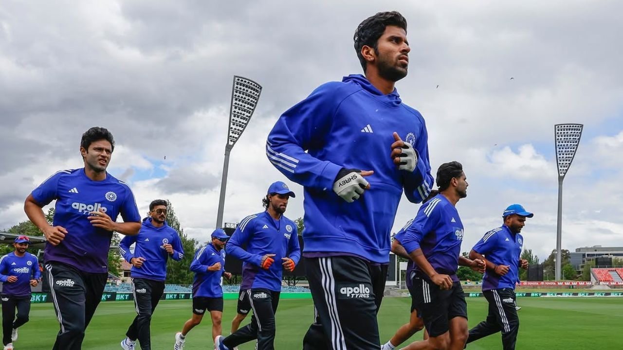 खेळपट्टीचा विचार करता, शुभमन गिल आणि गौतम गंभीर यांना एका अतिरिक्त वेगवान गोलंदाजाचा समावेश करायचा आहे. हर्षित राणा हा एकमेव पर्याय आहे, ज्याने अलिकडच्या एकदिवसीय मालिकेत सर्वाधिक विकेट्स घेतल्या आणि फलंदाजीमध्येही योगदान दिले. याचा अर्थ हर्षितचे महत्त्व वाढले आहे. फोटो सौजन्य - बीसीसीआय