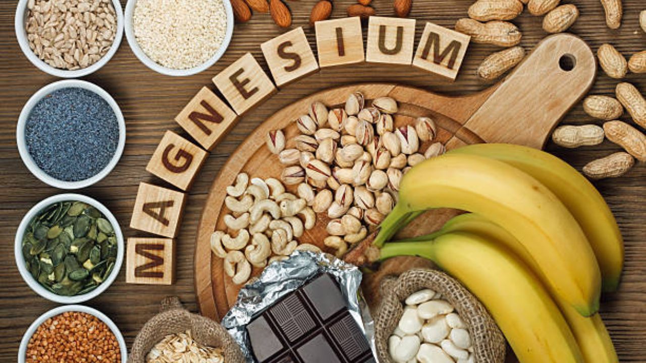 Magnesium ची कमतरता भरून काढण्यासाठी आहारात करा ‘या’ पदार्थांचे सेवन, शरीरात वाढेल दुप्पट ऊर्जा Magnesium ची कमतरता भरून काढण्यासाठी आहारात करा 'या' पदार्थांचे सेवन