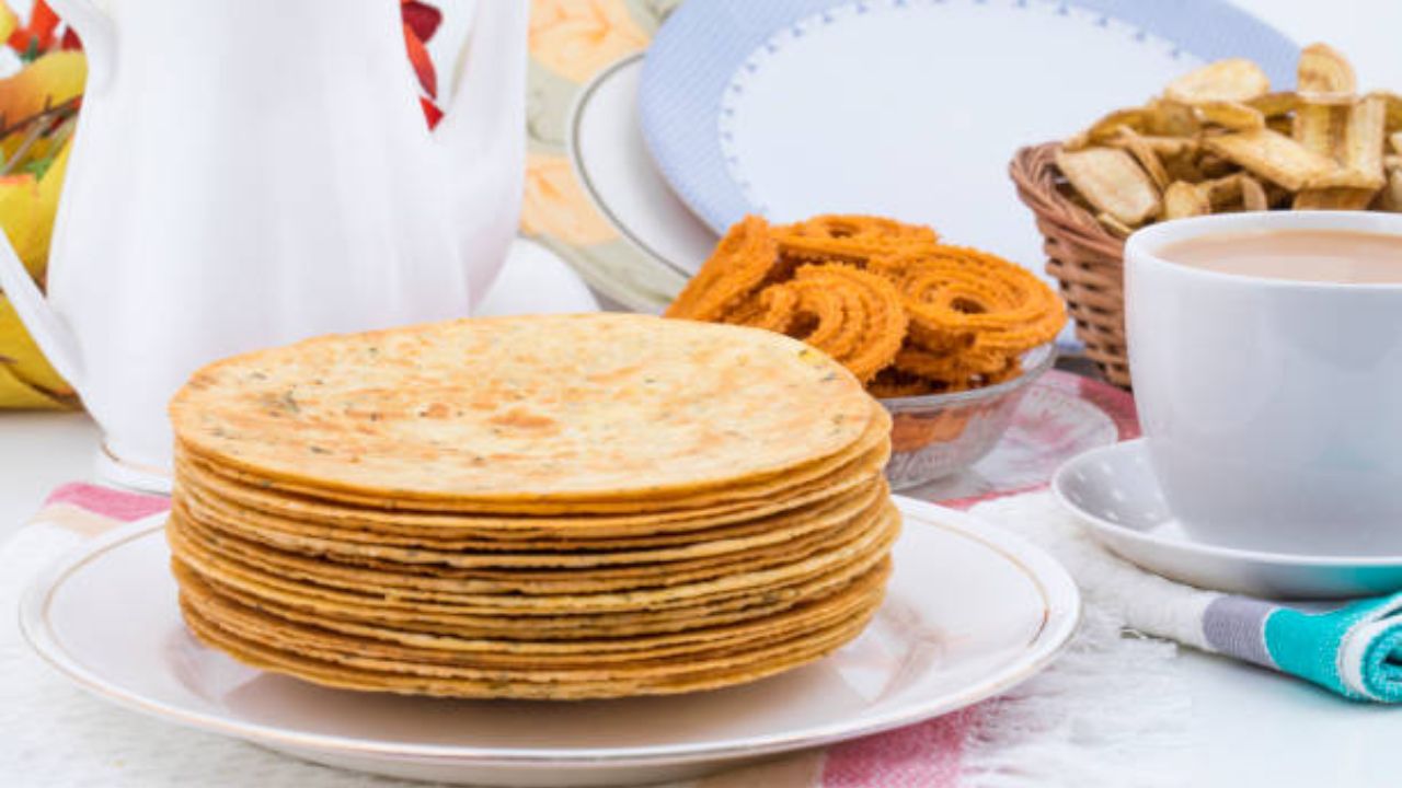 १५ मिनिटांमध्ये सकाळच्या नाश्त्यासाठी बनवा खमंग कुरकुरीत अख्या मुगाचा खाकरा, नोट करून घ्या पौष्टिक आणि चविष्ट पदार्थ