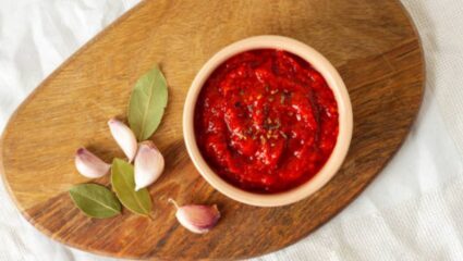 शरीरात साचलेली सर्दी होईल गायब! १० मिनिटांमध्ये घरी बनवा झणझणीत लसूण चटणी, नोट करून घ्या रेसिपी