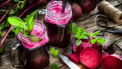 बीटचा रस पोटासाठी ठरेल अमृत! चवीसोबत संपूर्ण शरीर राहाल कायमच निरोगी,पचनाच्या समस्या होतील गायब