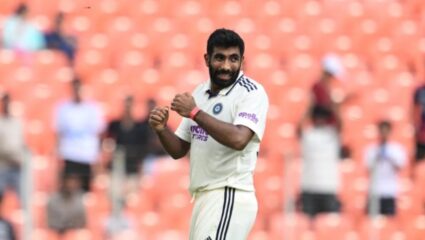 IND vs WI 1st Test : ‘यॉर्कर किंग’ धुमाकूळ! बूमराहच्या आग ओकणाऱ्या चेंडूंसमोर कॅरिबियन फलंदाजांची दाणादाण; पहा Video