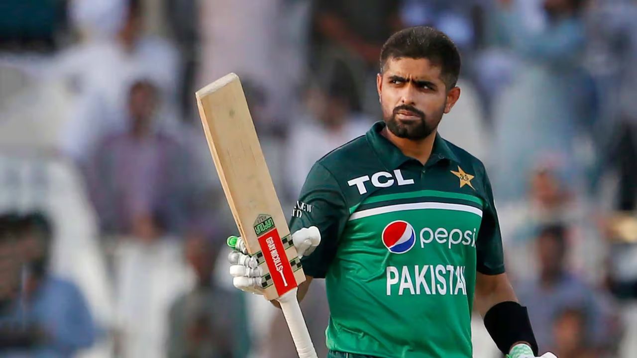 यासह बाबर आझमने पाकिस्तानच्या टॉप ५ सर्वात वाईट फलंदाजांमध्ये प्रवेश केला आहे. टी-२० मध्ये पाकिस्तानसाठी सर्वाधिक बाद करण्याचा विक्रम उमर अकमलच्या नावावर आहे. फोटो सौजन्य - सोशल मिडिया