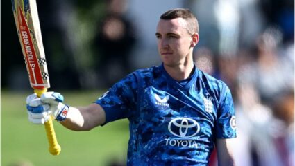 ENG vs NZ : दुसऱ्या एकदिवसीय सामन्यात न्यूझीलंडच्या गोलंदाजांनी इंग्लंडला 175 धावांत गुंडाळलं, वाचा अहवाल