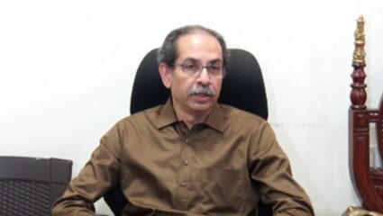 Uddhav Thackeray: दसरा मेळाव्याआधी उद्धव ठाकरेंचा सरकारवर हल्लाबोल; ‘…ते देशद्रोही’ म्हणत संताप व्यक्त