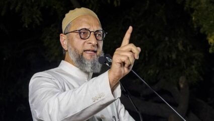 Bihar Election 2025: बिहारमध्ये ओवैसोची मोठी खेळी! १०० जागांवर निवडणूक लढण्याची तयारी; तेजस्वी-राहुलचा ‘खेळ’ बिघडवणार?
