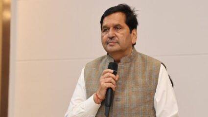 Mumbai: अपुऱ्या सुविधांमुळे मंगलप्रभात लोढा संतप्त! छठ पूजेच्या ठिकाणी तत्काळ सुविधा पुरवण्याचे पालिका अधिकाऱ्यांना निर्देश