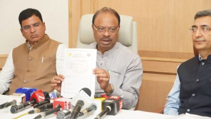 Maharashtra Digital Governance: कागदपत्रांची गुंतागुंत होणार कमी! राज्यात E-Bond सुविधा सुरू; बावनकुळे यांची मोठी घोषणा