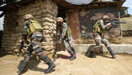 Pakistan Airspace Close: भारताच्या ‘त्रिशूल’मुळे  पाकिस्तानी सैन्याची वितभर फाटली; थेट हवाई हद्दच बंद केली