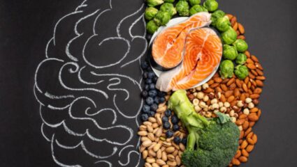 मेंदूचे आरोग्य कायमच निरोगी ठेवण्यासाठी आहारात करा ‘या’ पदार्थांचे सेवन, कमकुवत स्मरणशक्ती होईल मजबूत