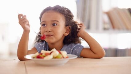 लहान मुलांची उंची लवकर वाढवण्यासाठी आहारात करा ‘या’ भाज्यांचे सेवन, महिनाभरात दिसून येतील बदल