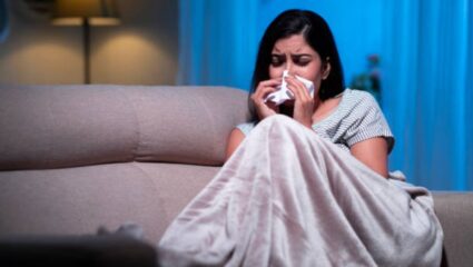 खोकला झाल्यानंतर लहान मुलांना कफ सिरप देण्याऐवजी करून पहा ‘हे’ आयुर्वेदिक उपाय, कायमचा मिळेल आराम