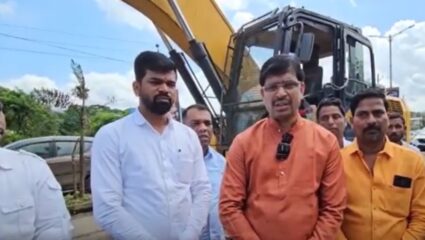 Raigad News : कर्जतचा प्रती पंढरपूर रस्ता काँक्रीटीकरणाच्या मार्गावर, आमदार महेंद्र थोरवे यांचा पुढाकार