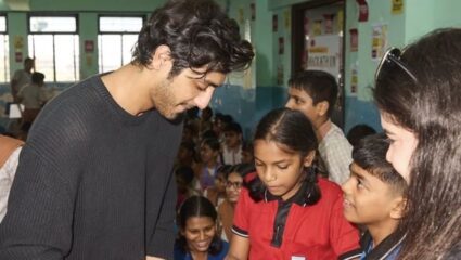 ‘सैयारा’ अभिनेता अहान पांडेने शाळेतील विद्यार्थ्यांसोबत केली मजा-मस्ती; चाहते म्हणाले ‘हा आहे खरा सुपरस्टार’