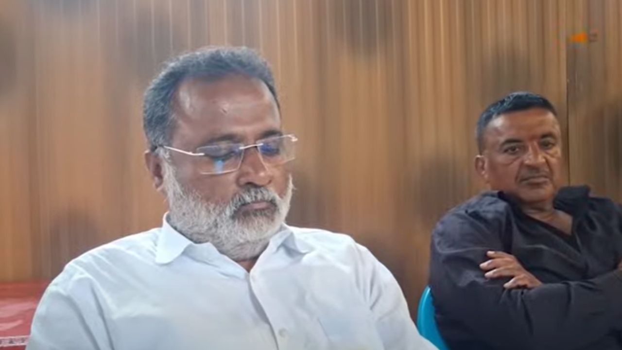 Ahilyanagar : प्रभाग रचनेवरुन अहिल्यानगरमध्ये राजकारण तापणार? ठाकरेंची शिवसेना आक्रमक