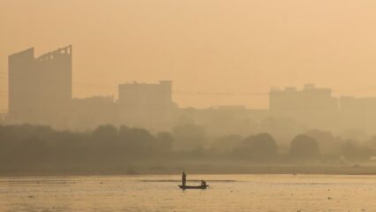 Air Pollution : मुंबई, दिल्ली, कोलकाता…,या १० प्रमुख शहरांची हवा झाली विषारी, AQI रीडिंग्सने प्रचंड वाढ