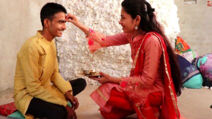 Bhaubeej 2025: भाऊबीजेला बहीण भावाला नारळ का देते? जाणून घ्या यामागील धार्मिक महत्त्व