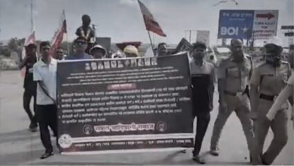 Bhiwandi : आदिवासी आश्रम शाळेतील रोजंदारी कर्मचाऱ्यांचे ‘राजभवन’कडे पायी बिऱ्हाड आंदोलन